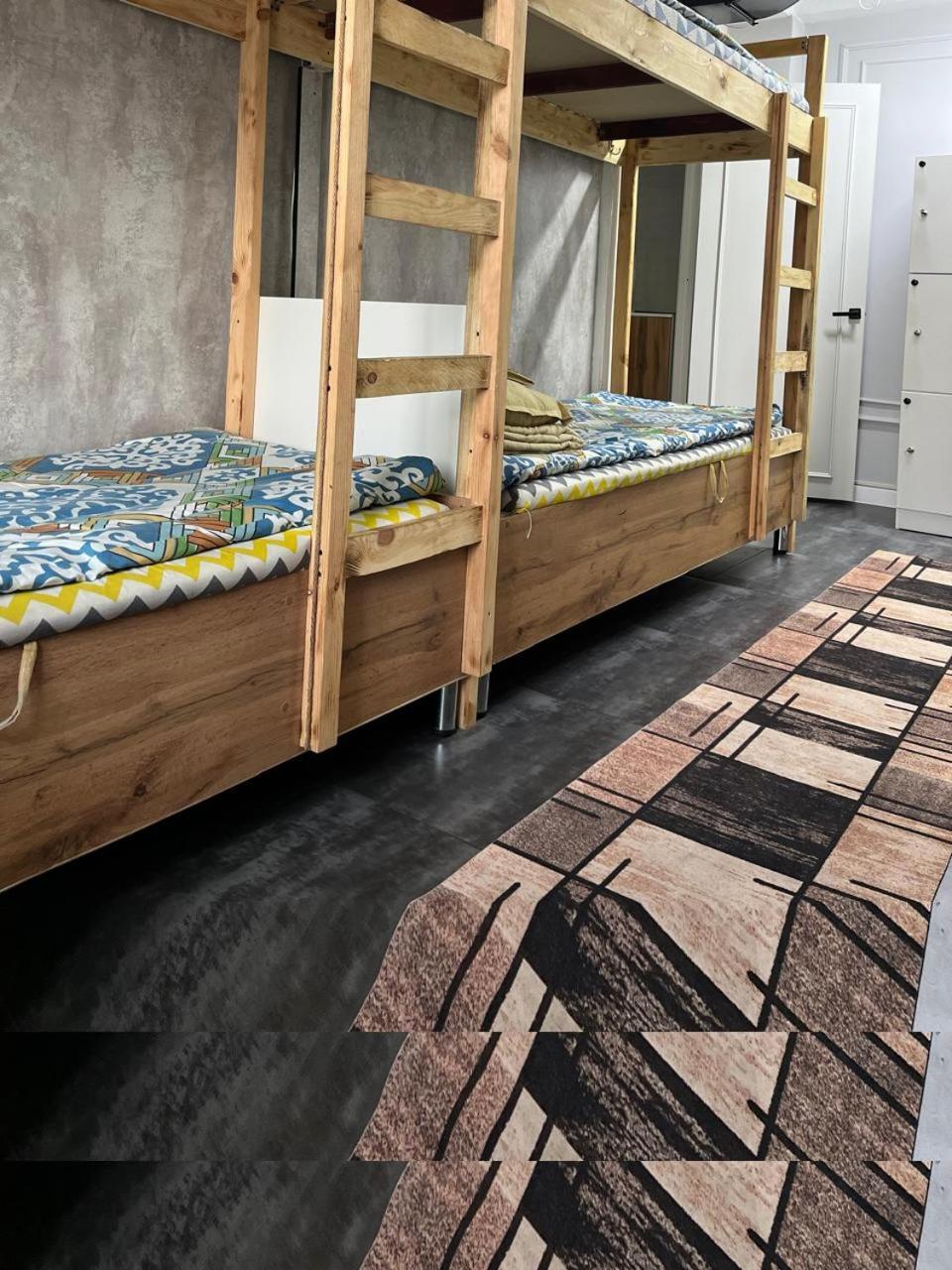 אלמטי Hostel Del Luna מראה חיצוני תמונה